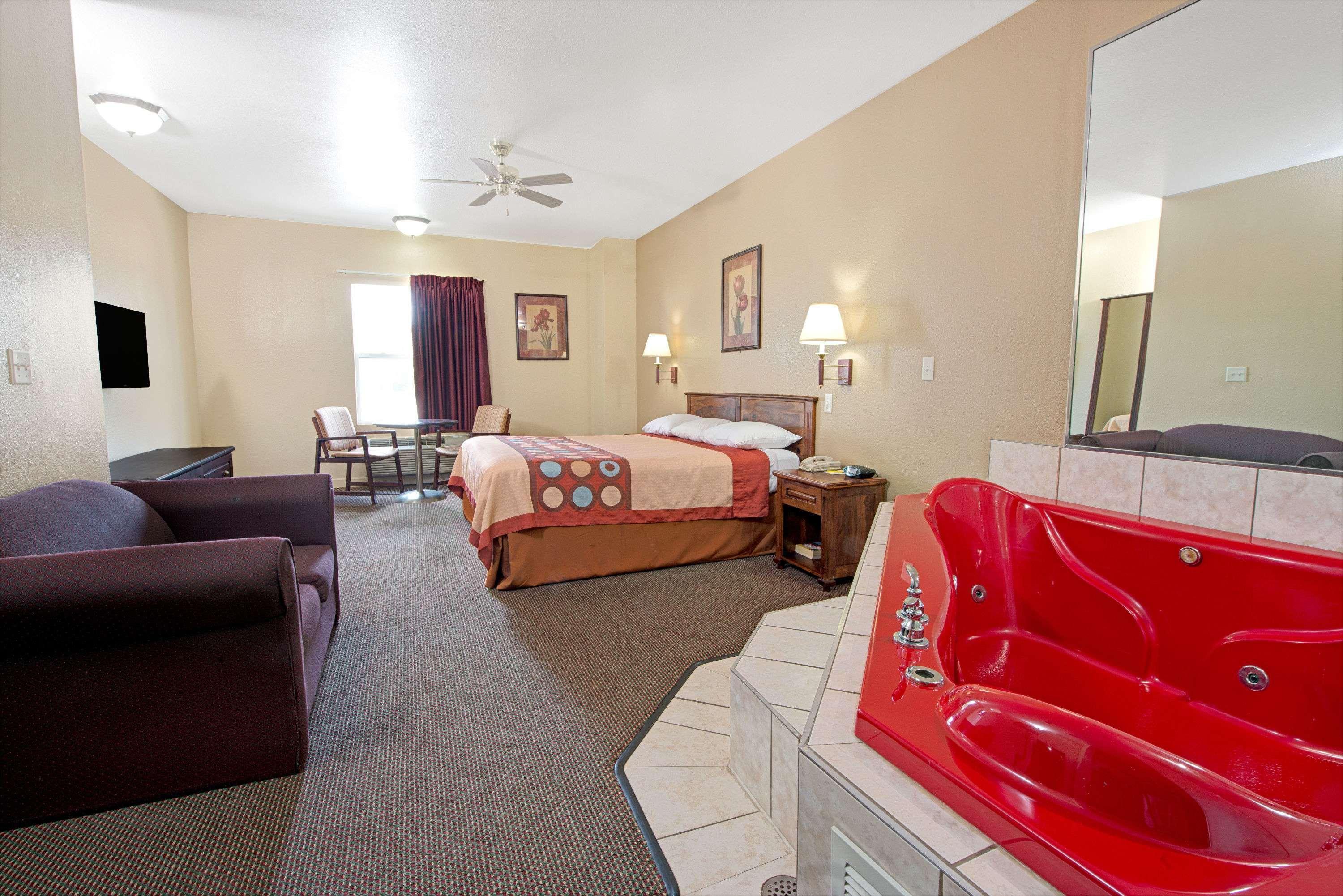 Super 8 By Wyndham St. Louis Airport Woodson Terrace Exterior foto