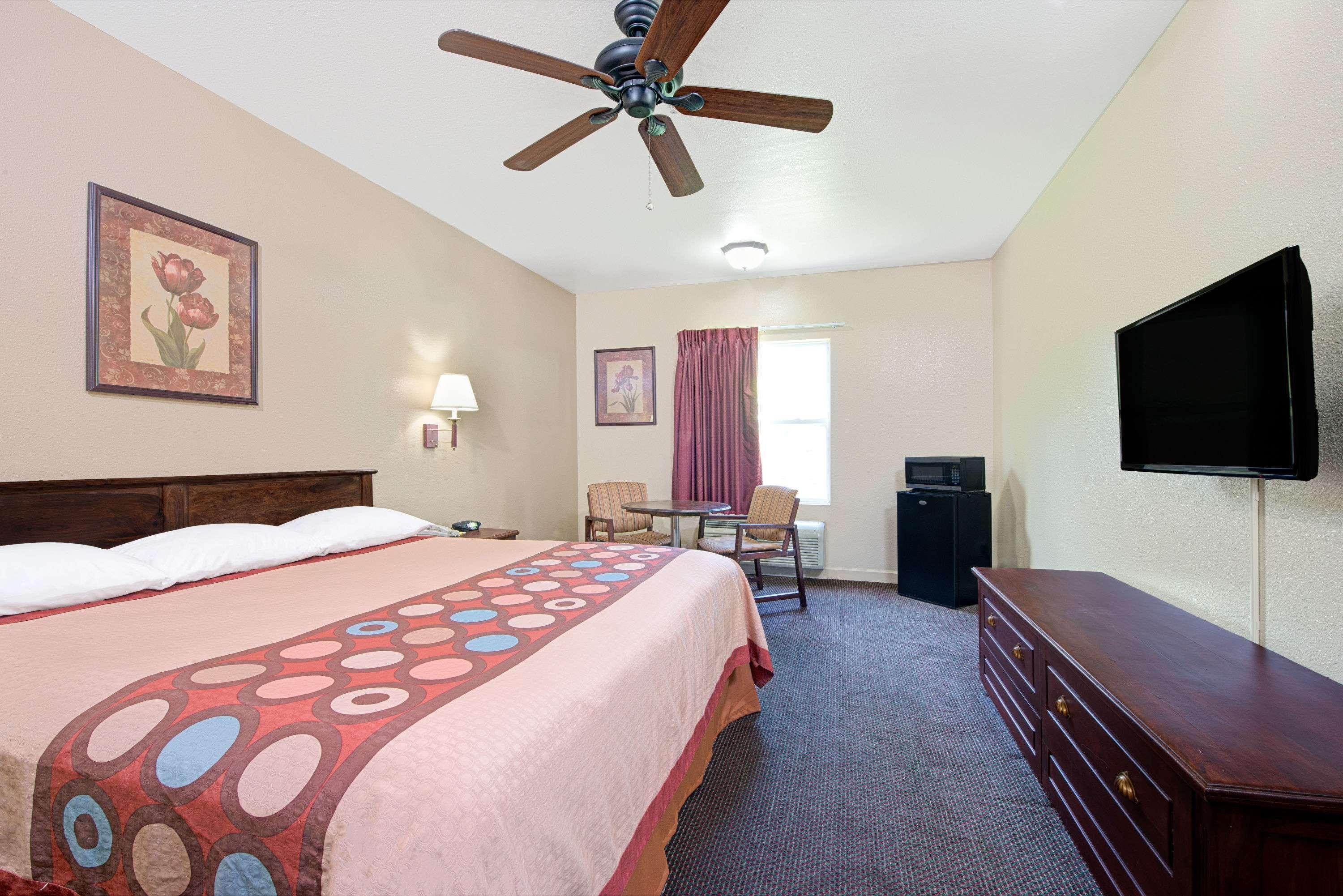Super 8 By Wyndham St. Louis Airport Woodson Terrace Exterior foto