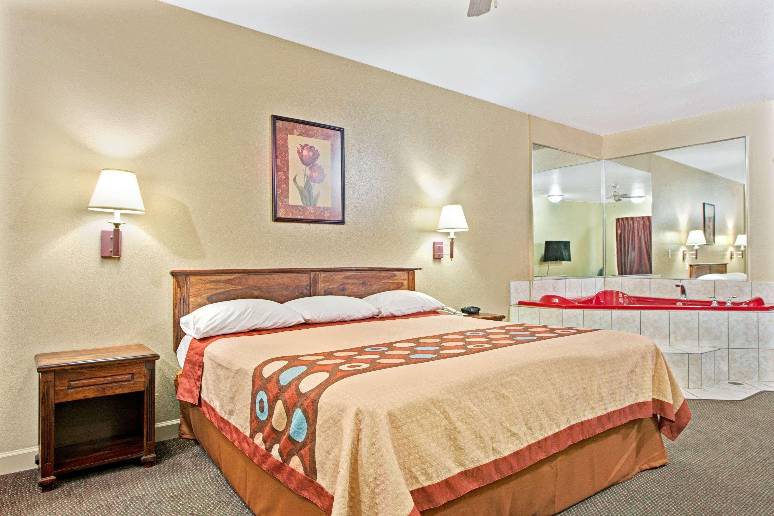 Super 8 By Wyndham St. Louis Airport Woodson Terrace Exterior foto